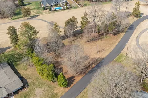 615 Burning Tree Cir, High Point, NC 27265 photo 2