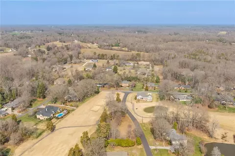 615 Burning Tree Cir, High Point, NC 27265 photo 11