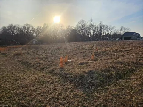 232 Chickasaw Dr, Reidsville, NC 27320