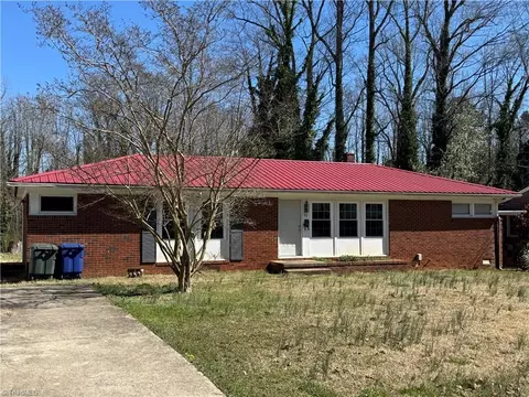 12 Hawthorne Ln, Lexington, NC 27295