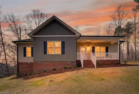 918 Freedom Trl, Asheboro, NC 27205