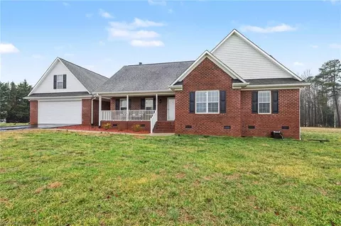 5421 Waynick Meadow Rd, Asheboro, NC 27205