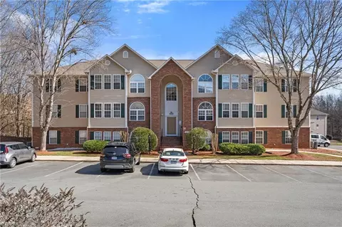 212 Mill Pond Dr, Winston Salem, NC 27106