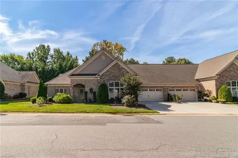 6901 Stone Gables Dr, Thomasville, NC 27360