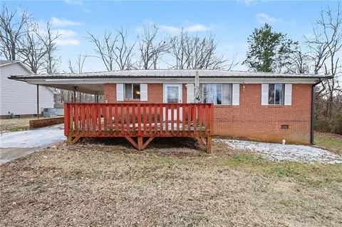 1892 Lake Rd, Thomasville, NC 27360