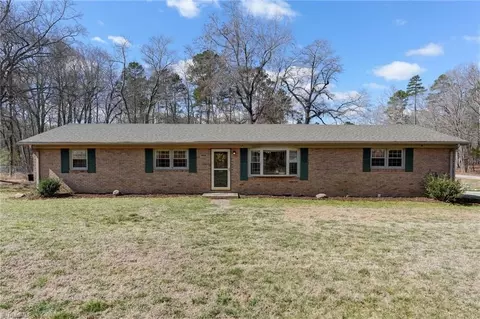 7002 Cruthis Rd, High Point, NC 27263