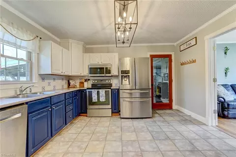 Kitchen - 7002 Cruthis Rd, High Point, NC 27263 photo 4 of 6