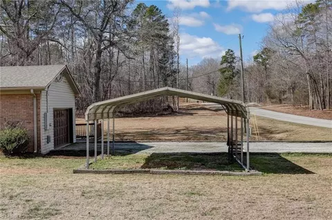 Exterior - 7002 Cruthis Rd, High Point, NC 27263 photo 2 of 11
