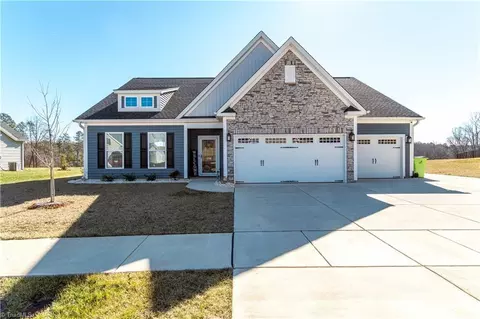 1216 Creek Knoll Dr, Lewisville, NC 27023