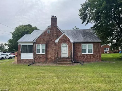 2419 Fayetteville St S, Asheboro, NC 27205