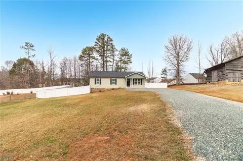 2069 Darwick Rd, Winston Salem, NC 27127
