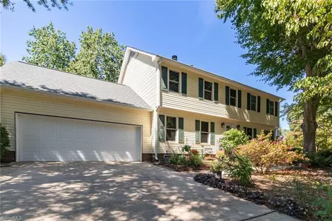 905 Northshore Ct, High Point, NC 27265