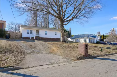 900 Beaumont Ave, Greensboro, NC 27401