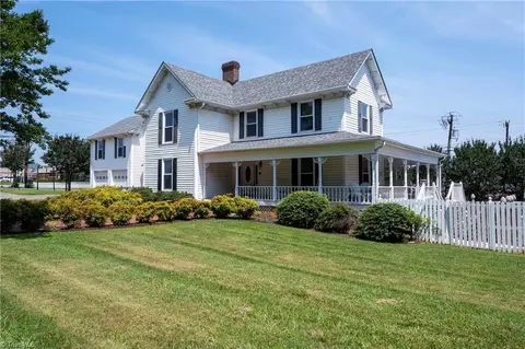 301 Virginia Dr, Yadkinville, NC 27055