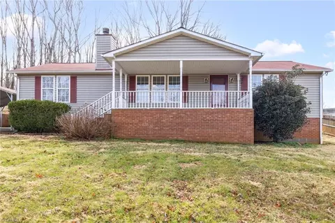 2940 Rhonswood Dr, Tobaccoville, NC 27050