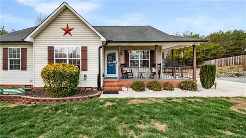 4215 Water Oak Ct, Randleman, NC 27317