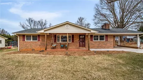 275 Cliffwood Dr, Kernersville, NC 27284
