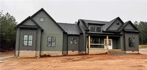 1314 Riverside Dr, Lexington, NC 27292