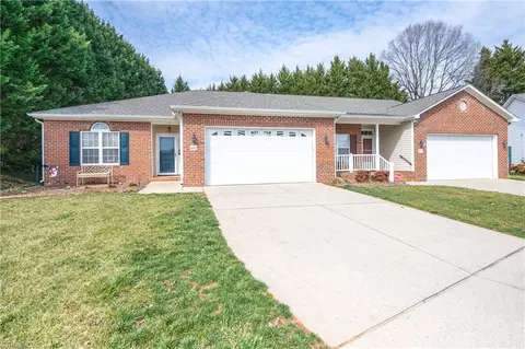 401 Peace Rollins Ct, Kernersville, NC 27284