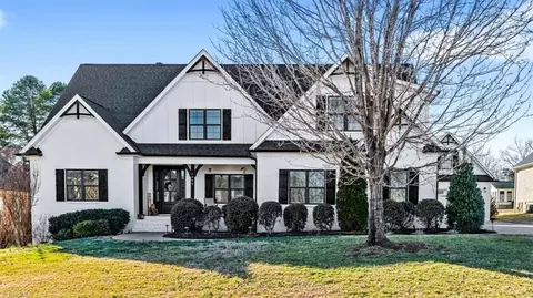 1342 Driftwood Acres Dr, Kernersville, NC 27284