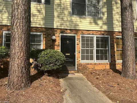 2810 Pelham Pl, Winston Salem, NC 27106