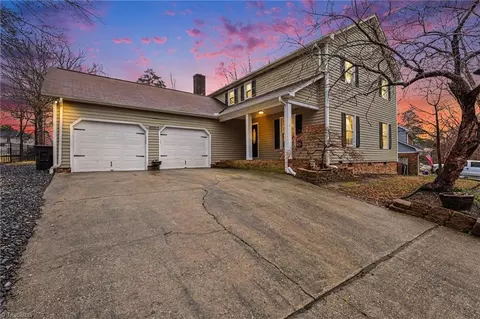 4518 Oak Hollow Dr, High Point, NC 27265