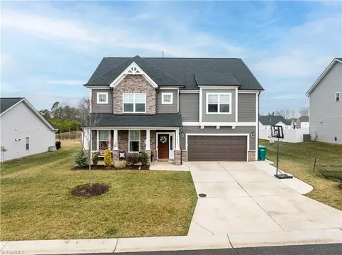 6284 Finch Meadow Ct, Clemmons, NC 27012