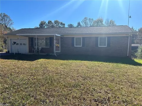 263 Badgett Ave, Mount Airy, NC 27030