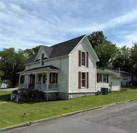 302 Spring St, Mount Airy, NC 27030