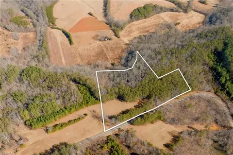 3362 S Nc Highway 66, Westfield, NC 27053
