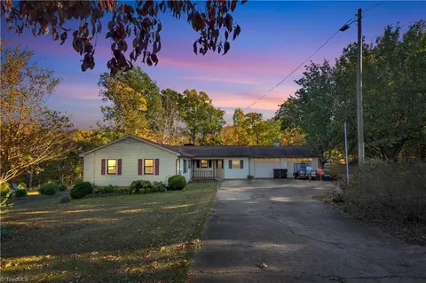 677 Kennedy Country Dr, Asheboro, NC 27205