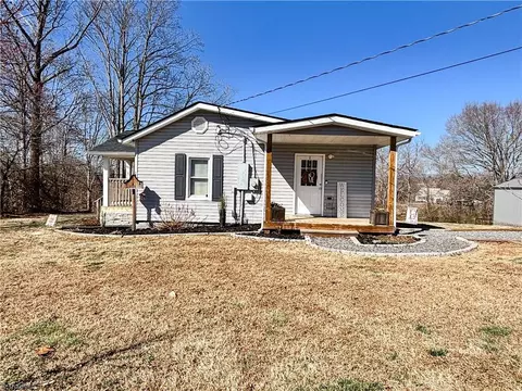 187 Eaton St, Mount Airy, NC 27030