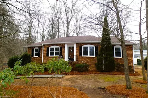 101 Shady Oak Ct, Clemmons, NC 27012