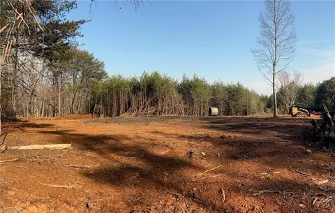 1506 Mcdaniel Rd, Pilot Mountain, NC 27041 photo 14