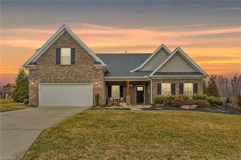 3305 Waterford Glen Ln, Clemmons, NC 27012