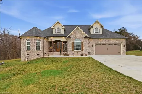 163 Meeting House Ln, Advance, NC 27006