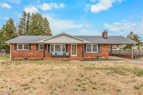 919 Mayford Dr, Kernersville, NC 27284