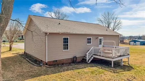Exterior - 155 Jays Meadow Ln, Purlear, NC 28665 photo 3 of 7