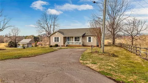 Exterior - 155 Jays Meadow Ln, Purlear, NC 28665 photo 4 of 7