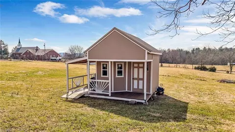 Exterior - 155 Jays Meadow Ln, Purlear, NC 28665 photo 5 of 7