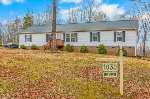 1030 Endeavour Ln, Walnut Cove, NC 27052