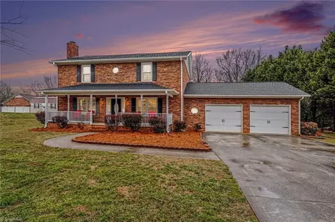 190 Scottsdale Ln, Clemmons, NC 27012