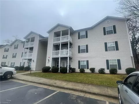 905 Hanahan Ct #2A, Greensboro, NC 27409