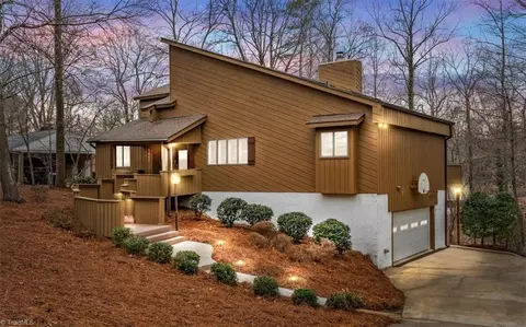 1283 Westminster Dr, High Point, NC 27262