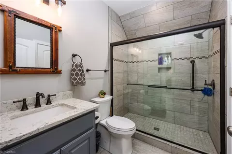Bath - 4045 Old Glenola Rd, Trinity, NC 27370 photo 4 of 5