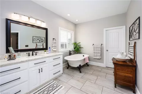Bath - 4045 Old Glenola Rd, Trinity, NC 27370 photo 2 of 5