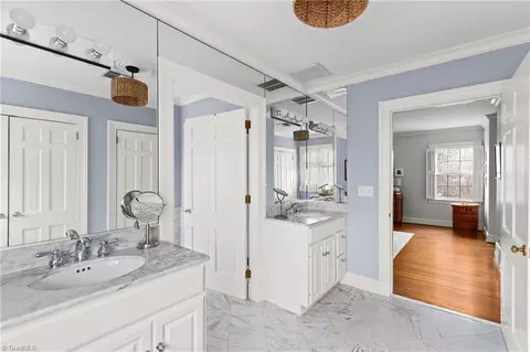 Bath - 417 Hillcrest Dr, High Point, NC 27262 photo 2 of 7