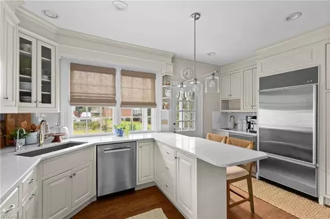 Kitchen - 417 Hillcrest Dr, High Point, NC 27262 photo 2 of 6