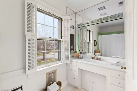 Bath - 417 Hillcrest Dr, High Point, NC 27262 photo 6 of 7