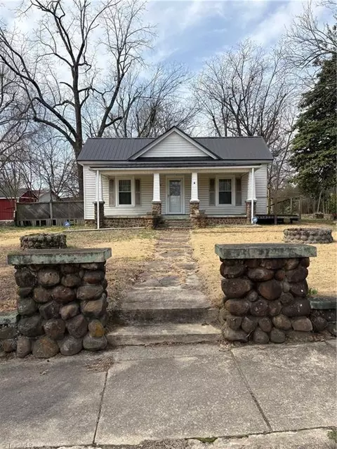 1104 Barnes St, Reidsville, NC 27320